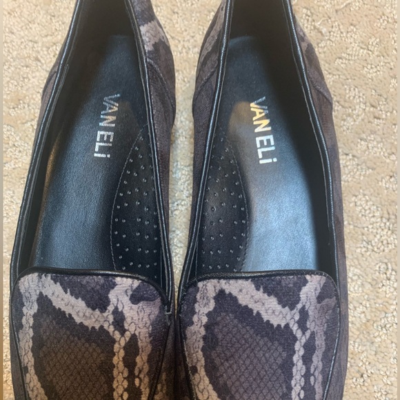 Vaneli women’s suede animal print flats size 8.5 NARROW - Picture 3 of 4